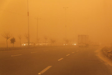 رعدوبرق، توفان شن و احتمال تگرگ در استانهای جنوب شرق توفان شن