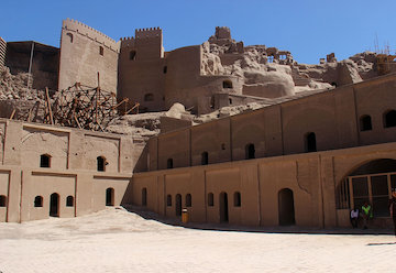ابنیه تاریخی نمادهای تمدن ایران زمیناند/ عدم مراقبت اصولی از بناهای تاریخی غیرقابل مسامحه است/ آثار تاریخی خالق فرصتهای جدید برای کشور هستند استقبال گردشگران از آثار تاریخی و معماری ایران در سراسر کشور