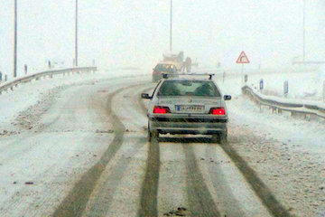 محورهای خراسان شمالی به دليل بارش برف و باران لغزنده است/ افزایش ابر و باراش باران تا پایان یکشنبه برف جاده