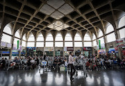 مسافران نوروزی در ایستگاه راه آهن اصفهان
