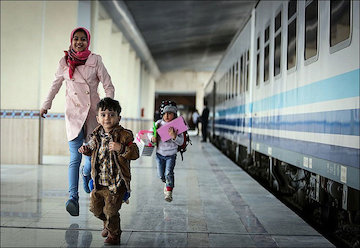 رشد ۵۹ درصدی جابجایی مسافر ریلی در راهآهن اصفهان طی ایام نوروز مسافران نوروزی در ایستگاه راه آهن اصفهان
