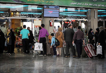 مسافران نوروزی در ایستگاه راه آهن اصفهان