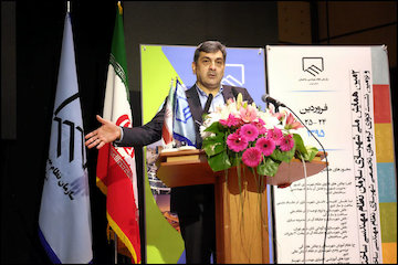 تأمین ۷۹ درصد بودجه کلانشهرها از ساختوساز/ انحراف در عملکرد و ماموریت کمیسیون ماده ۱۰۰/ پل طبیعت یکی از پروژههای موفق تهران است/ اتوبان صدر مطالعه لازم را نداشت/ سازمان شهرداریها به ناپایداری شهری دامن زد پیروز حناچی همایش