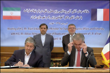 امضای دو سند همکاری در حوزه حمل و نقل ریلی و هوایی بین ایران و فرانسه/ ایستگاه راهآهن تهران و پاریس خواهرخوانده شدند یادداشت تفاهم نامه-ایران فرانسه
