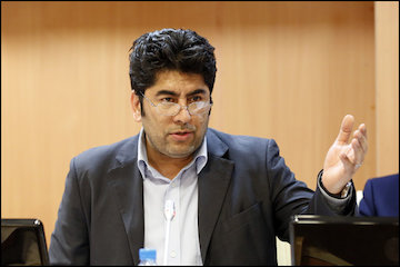 نوع رویکرد به برنامههای توسعهای باید تغییر کند/ مدل توسعه باید مبتنی بر واقعیتهای محل و عدالت اجتماعی باشد ایمانی جاجرمی