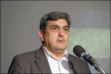 اراضی کشاورزی در حریم شهرها اجازه دیوارکشی ندارند/ وزارت کشور مسئول انتزاع مناطق و محلهها از شهرها است پیروز حناچی