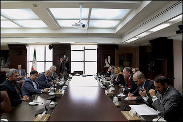 علاقهمند به سرمایهگذاری در پروژههای راهی ایران هستیم/ پیشنهاد راهاندازی خط پرواز مستقیم تهران-هانوفر/ آمادگی شرکت تویی برای پاسخگویی به نیاز بخش هوایی ایران/ شهر فرودگاهی امام خمینی (ره) قابلیت حضور سرمایهگذاران را دارد نشست