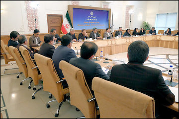 توجه به شهرسازی باید فراتر از موضوعات کالبدی باشد/ ایستگاه قطار مرکز تبادلهای اقتصادی، اجتماعی و فرهنگی شهر است/ مفهوم ایرانشهری نیاز به بازخوانی در دوره معاصر دارد/ لزوم جذب نیروی انسانی متخصص و کارآمد نشست