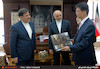 هدیه کتاب 5000 سال مهندسی ایرانی به وزیر زیر ساخت و حمل ونقل کره جنوبی 
