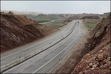 سفر وزیر راه و شهرسازی به بندر امیرآباد/ افتتاح بیش از یکصد کیلومتر روکش راه اصلی در کرمان جنوبی با حضور معاون وزیر راه و شهرسازی/ اجرای اقتصاد مقاومتی، فرهنگ اقتصادی میخواهد جاده
