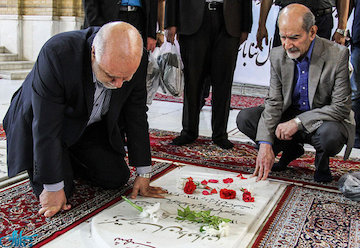 جزئيات مراسم پانزدهمین سالگرد شهادت رحمان دادمان/ توصيف نیلی از ظرفیتهای مديريتی شهيد دادمان/ وزیر نفت بر مزار دوست قديمی پانزدهمین سالگرد شهادت رحمان دادمان وزیر اسبق وزارت راه و ترابری برگزار شد