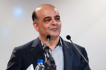 تشریح مشکلات شهرداریها به دلیل رکود صنعت مسکن/ تامین سرانههای شهرها رویکرد و برنامه دولت تدبیر و امید است حمیدرضا عظیمیان