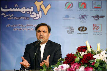 نحوه برخورد با خبرنگار و رسانه  با زبان رسانه باشد نه قضایی/ لزوم توجه به مفهوم مسئولیت اجتماعی در پروژههای کالبدی/ تبديل اصل دسترسی آزاد شهروندان به اطلاعات به سبک زندگی روزمره/ تقدیر وزیرراه از عملکرد روابط عمومی و پایگاه خبری وزات راه و شهرسازی وزیر در روز روابط عمومی