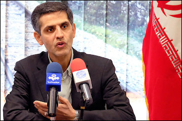 تشریح برنامههای شرکت راه آهن جمهوری اسلامی ایران در سال ۹۵/ نیاز سالانه ۳۰۰  تا ۴۰۰ هزارتنی به ریل در کشور برای توسعه شبکه ریلی/ ضرورت بهسازی خطوط راهآهن در دوره زمانی ۱۰ تا ۱۵ ساله/۵۰۰ کیلومتر خطوط دو ریلی میشود  سعید محمدزاده