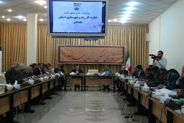جزئیات زمان پایان ساخت پروژههای مسکن مهر استان همدان/ تلاش برای رفع مشکلات خدمات روبنایی مسکن مهر/ لزوم همدلی و همزبانی دستگاهها برای اتمام پروژهها نشست