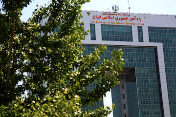 بازگشایی محور جنوب و تردد قطارها در این محور ساختمان راه آهن