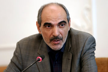 بی توجهی رانندگان و مسافران برون شهری به هشداریهای راهداری و پلیس راه/ ۹۰ درصد اتومبیلهای در راه مانده محور هراز و فیروزکوه بدون زنجیرچرخ بودند/ استفاده از ۴۰۰۰ تن شن و نمک در محور هراز علی ناوی