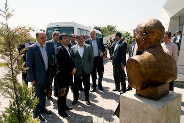 بازدید وزیر راه و شهرسازی از سالن خسرو پاکدامن/ پیشتازی مرکز تحقیقات راه، مسکن و شهرسازی در اجرای کامل مقررات ملی ساختمان بازدید وزیر راه و شهرسازی از مرکز تحقیقات راه، مسکن و شهرسازی