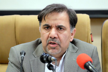 تاکید بر آگاهی به قواعد و مقررات بینالمللی در تصمیمگیریهای ملی/ تشریح تاثیر رفتار حرفهای بر توسعه ملی و تجارت/ لزوم عبور از مرحله سوداگری و ورود به بازار رقابتی/ ارتقای توان مهندسی ایران با بازگشت به اخلاق حرفهای/ اداره شهرها با فرش تراکم امکانپذیر نیست عباس آخوندی