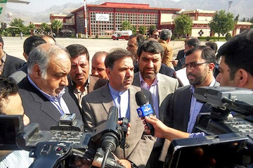 تسویه تدریجی مطالبات پیمانکاران تا پایان سال جاری/ انجام طرح توسعه باند فرودگاه خرمآباد/ پرداخت ۱۰۰۰ میلیارد ریال از طلب پیمانکاران لرستان آخوندی در جمع