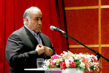 افزایش بهرهمندی راههای آسفالته روستایی لرستان به ۸۲ درصد/ بازسازی ۱۲۵ کیلومتر از راهآهن قدیم استان/ تعیین تکلیف پروژههای مسکن مهر بدون متقاضی هوشنگ بازوند