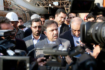 پیشرفت مناسب طرحهای توسعه حملونقل هوایی و زمینی لرستان/ عقد قرارداد ۵۰۰۰ میلیارد ریالی برای توسعه جادههای لرستان/ قدردانی از پیمانکار، مشاور و کارکنان اداره راه و شهرسازی لرستان آخوندي درجمع