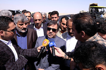 تکمیل پروژه قطار سریعالسیر تهران – قم – اصفهان با اتصال به فرودگاه امام/ ارزش ۲.۲ میلیارد دلاری قرارداد اولیه با چینیها/ تعیین تکلیف برای ورود سرمایهگذار به پروژه آزادراه تهران-شمال آخوندی در جمع