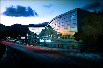 نگاهی به پردیس سینمایی ملت/ بنایی شیشهای در قلب پایتخت  پردیس سینمایی ملت