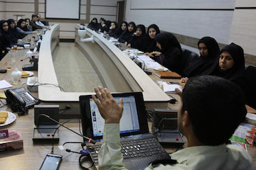 برگزاری سمینار آشنایی با آسفالت ماستیکی سنگدانهای و آشنایی با شبکههای اجتماعی در یزد نشست