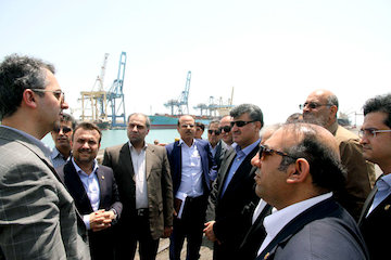 جابجایی ۲ میلیون بار از طریق ریل از بندر رجایی/ ضرورت ارتقاء کیفیت خدمات ریلی برای گسترش فعالیت مشتریان در بنادر/ باید از زاویه بندری به توسعه ریلی در بندر نگاه شود  بازدید بندری