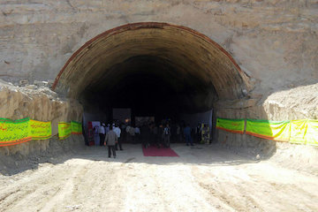 بازدید آخوندی از عملیات اجرایی تونل شهر جدید علوی به بندر شهیدرجایی/ بهرهبرداری از تونل شهرجدید علوی در سال ۹۶ تونل