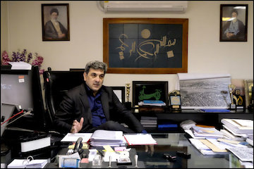 تاکید بر توجه به معماری قومی و معماری غنی ایران/ قوانین حقوقی میراث فرهنگی از شهرداری قویتر است پیروز حناچی