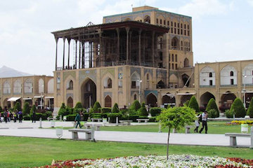 فرونشست از فلکالافلاک تا عالیقاپو/ فرونشست زمین میراث تاریخی ایران را تهدید میکند عالیقاپو