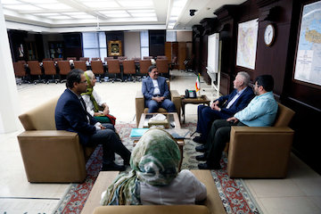 جزئیات دیدار آخوندی با گئورگ ژرستر/ مرور خاطرات عکاسی از زیباییهای سیستان تا آذربایجان/ برپایی نمایشگاه ایران از چشمهای هما در کلانشهرهای کشور نشست