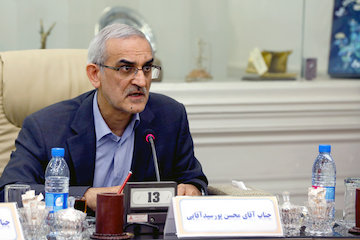 سفر وزیر حملونقل عراق به تهران با دستورکار بررسی مسیر راهآهن شلمچه به بصره/ تسهیل ترانزیت کالا در کریدورشمال - جنوب با تکمیل راهآهن قزوین- رشت/ انجام کارهای ۵۰ سال برزمین مانده در دولت یازدهم پورسید آقایی