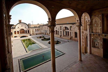 نقش کارفرما در خلق اثر معماری خانه بروجردیها