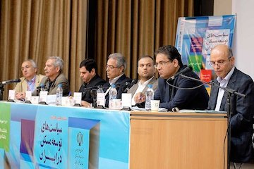 ضرورت داشتن رویکرد جدید در مواجهه با شهر و مسایل آن/ تلاش برای تبیین نقش دولت، شهرداری و بخش خصوصی در بازآفرینی شهری/ تا سه دهه دیگر ۲ میلیارد نفر دیگر شهرنشین میشوند پنل