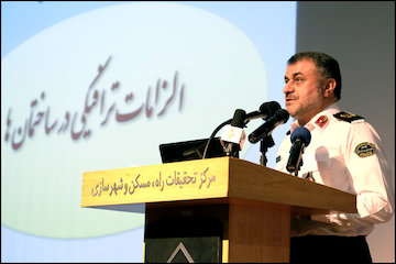 سازمانهای مجری ملزم به رعایت الزامات ترافیکی شوند/ حل معضل ترافیک مطالبه مردم است/ مجتمع کورش از نمونههایی است که بدون ضوابط ترافیکی ساخته شده است موسی امیری