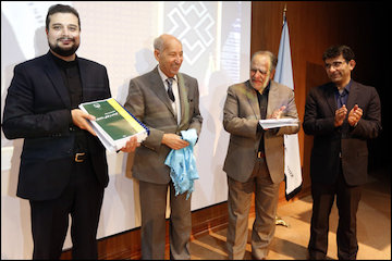 رونمایی از سند الزامات ترافیکی ساختمان/ پیشتازی مرکز تحقیقات راه، مسکن و شهرسازی در مطالعاتشهری رونمایی