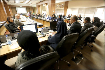 ضرورت توجه به وضعیت زنان در محدودهها و محلههایهدف بازآفرینیشهری/ تشریح عامل اصلی افزایش تراکم اقشار آسیبپذیر در بافت فرسوده نشست