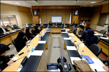 غفلت سیاستگذاران از آسیبهای اجتماعی کودکان در بافتهای فرسوده/ ضرورت فراگیری خدمات مددکاری در سکونتگاههای غیررسمی/ فقر؛ عامل اصلی خشونت کودکان در مناطق حاشیهنشین/ لایحه حمایت از کودکان تصویب شود نشست