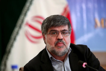 برخورد جدی با هر گونه تخلف در تغییر کاربری زمینها/ هزینه میپردازیم تا آیندگان از دریا بهره ببرند/ میزان تصرفات زمین دولتی در بندرعباس بسیار بالاست/ رویکرد همه مسئولان باید مردم محور باشد / حسین معصوم