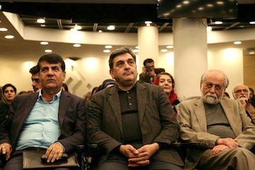 تجلیل جامعه مهندسان مشاور ايران از معاون وزیر راه و شهرسازی/ نقش تاثیرگذار حناچی در بهبود اوضاع شهرسازی/ وقوع اتفاقات مطلوب در روند شهرسازی کشور نشست