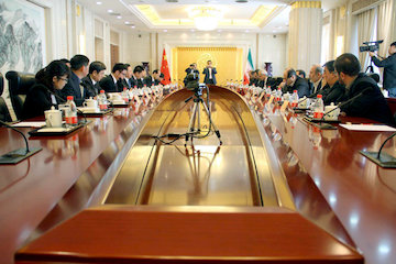 تاکید بر گسترش همکاریهای ایران و چین در تمامی شقوق حمل و نقل/ احیای مجدد جاده ابریشم نوین توسط دو قطب تمدنی/ مذاکره درخصوص کریدورهای بین ایران و چین چین