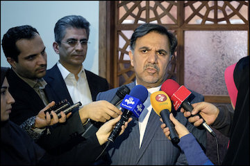 بهسازی بافت ناکارآمد کرمانشاه با پرداخت تسهیلات ۱۱ درصدی/ پاسخ تقاضای مسکن را درون شهرها میدهیم/ تاکید بر اتصال قطار شهری کرمانشاه به راهآهن استان/ رجوع به بافتهای قدیمی در امر توسعه مسکن آخوندي در جمع