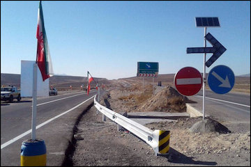 نصب بیش از ۴۴ هزار عدد تابلو و علائم ایمنی در راههای لرستان  جاده