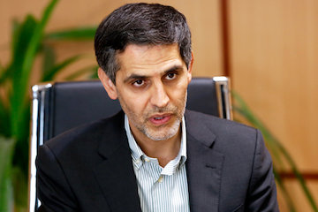 تشریح روند توسعه خطوط حومهای تهران- کرج- قزوین- زنجان/ تاکید وزیر راهوشهرسازی بر ایجاد  قطار حومهای برای ساکنان پرند/ توسعه خطوط سه و چهار خطه در مسیرهای منتهی به تهران  سعید محمد زاده