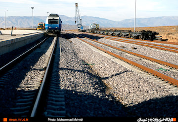 نیاز ۱۲۰۰ میلیارد تومانی پروژه تهران- همدان- سنندج/ افتتاح راهآهن همدان- سنندج در بهمنماه با تخصیص اعتبار/ ظرفیت جابجایی بیش از ۳۰۰ هزار مسافر در سال اول بازديد معاون رييس جمهوري از راه آهن تهران_همدان و ايستگاه ساوه