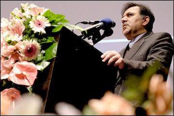 راهآهن در صدر برنامههای وزارت راه و شهرسازی/ موفقيتهای راهآهن تحتالشعاع سانحه غمبار قرارگرفت/ توسعه قطارهای حومهای موثرترین راه در کاهش آلودگی هوا عباس آخوندی