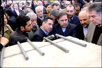 ۵/۵ کیلومتر از راههای تمام بتنی زیر بار ترافیک است/ احداث ۵۳۹ کیلومتر از انواع پروژههای راهی در چارچوب سیاستهای اقتصاد مقاومتی/ استفاده از فنآوریهای نوین در احداث زیرساختهای حمل ونقل نمایشگاه
